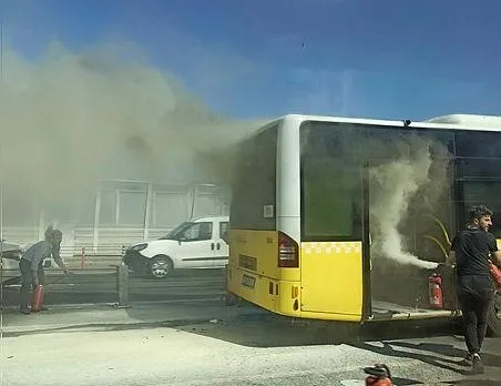 Haliç’te metrobüs yangını!