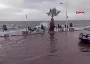 Bursa Gemlik’te deniz ile kara birleşti
