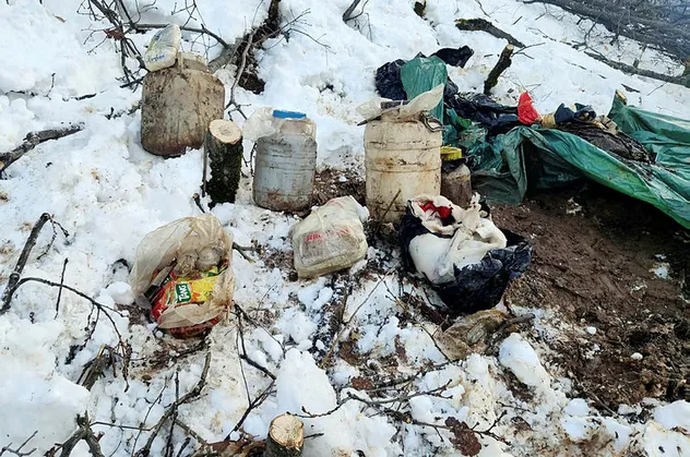 Bitlis'te PKK'ya darbe! Yaşam malzemesi ele geçirildi