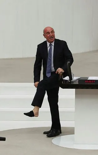 Terörist cenazelerinin müdavimi Mahmut Tanal MLKP bağlantılı Boğaziçi provokatörlerinin desteğine koştu