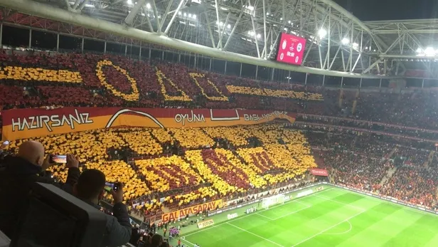 galatasaraydan-fenerbahceye-squid-gameli-gonderme-dikkat-ceken-koreografi-1637511062743.jpeg Galatasaray'dan Fenerbahçe'ye 'Squid Game'li gönderme! Dikkat çeken koreografi...-3