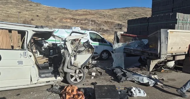 Malatya'da korkunç kaza! Hafif ticari araç TIR'a arkadan çarptı: 3 kişi öldü