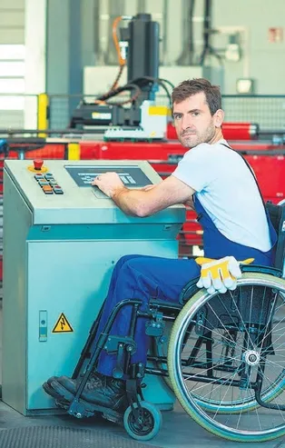 Engelliye dört koldan destek