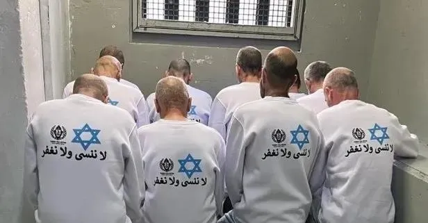 İsrail takasta bile işkence yapıyor! Filistinli esirlere Davut yıldızı tişört giydirdiler