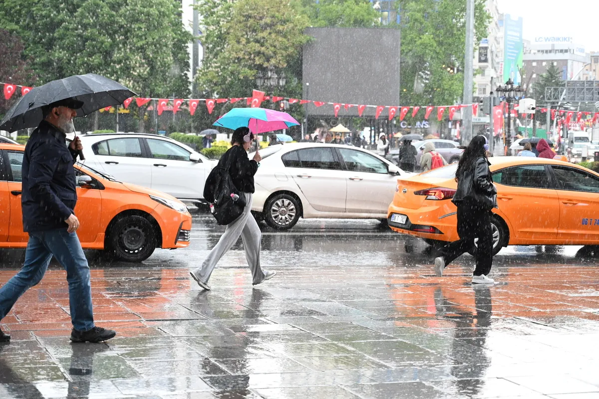 1779774244123.jpg Bayramın 1. günü yaz 2. günü kış! Meteoroloji Uzmanı Adil Tek sağanak yağış için saat verdi-8