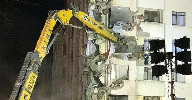 Son dakika... Kartal’da riskli binanın yıkımına başlandı