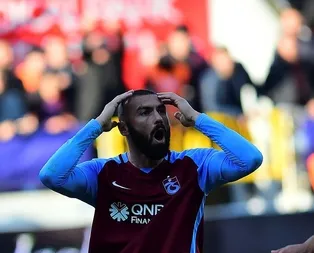 Burak Yılmazın içinde bulunduğu araç takla attı!