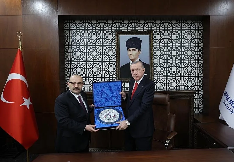 Başkan Recep Tayyip Erdoğan, Balıkesir Valisi İsmail Ustaoğlu 'nu ziyaret etti. (AA)