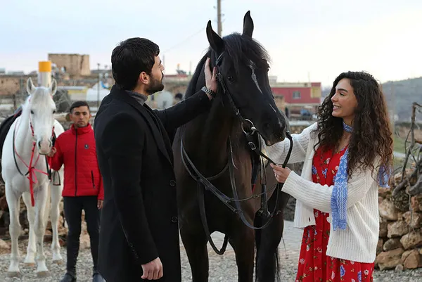 hercai-dizisi-abdli-klinik-psikologunu-kendisine-hayran-birakti-hercai-psikolojik-bir-basyapit-1608748247563.jpg Hercai dizisi ABD’li klinik psikoloğunu kendisine hayran bıraktı: Hercai psikolojik bir başyapıt-8