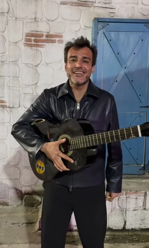 21-yil-sonra-bir-aradalar-deniz-sekinin-popstar-yarismasiyla-surpriz-karsilasmasi-1756299115373.jpg Kaynak: Sosyal medya