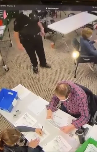 ABD'de seçim kaosu sürüyor! Biden'a toplu oy iddiası ortalığı karıştırdı, Trump yanlıları ağır silahlarla sokağa indi