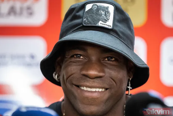 Balotelli İsviçre'yi karıştırdı! İtalyan yıldız Basel ile Sion karşılaşmasında saha kenarına gelirken cinsel organını çıkarıp... - 13