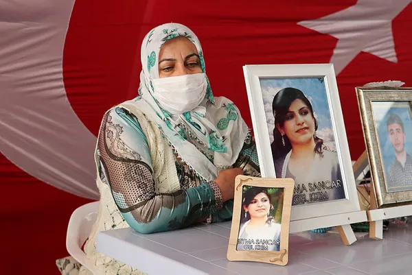 diyarbakir-annelerinin-evlat-nobeti-hdp-oglumu-nereden-getiriyorsa-getirsin-1593788778941.jpg Diyarbakır annelerinin evlat nöbeti: HDP oğlumu nereden getiriyorsa getirsin-6