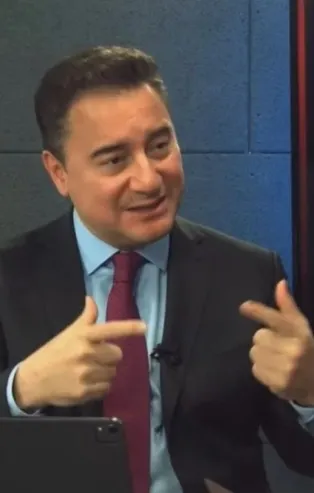 6'lı masada Ahmet Davutoğlu'ndan sonra bu kez de Ali Babacan krizi! 0.9'luk oyuna bakmadan rahat seçilirim dedi! Bakalım ortakları ne diyecek