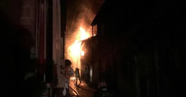 Son Dakika Bursa Da Iki Katli Binada Korkudan Yangin Takvim