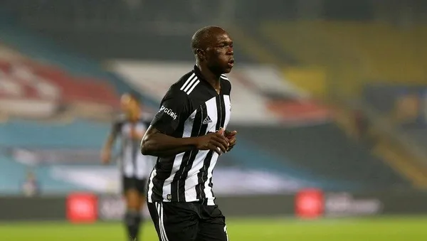 besiktasli-aboubakar-annesi-maobeal-alice-aboubakari-son-yolculuguna-ugurladi-gozyaslarina-hakim-olamadi-1609720510846.jpeg