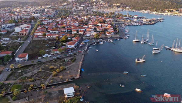 İzmir Seferihisar'da meydana gelen depremin yarattığı yıkım sabah havadan görüntülendi - 4