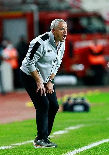 riza-calimbaydan-besiktas-bombasi-sergen-yalcinin-ardindan-gozler-ondaydi-1639063997972.jpeg Rıza Çalımbay'dan Beşiktaş bombası! Sergen Yalçın'ın ardından gözler ondaydı-3