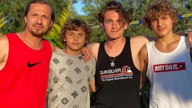 galatasaray-altyapiya-yoneldi-hamza-yigit-akman-ve-yigit-demire-profesyonel-sozlesme-1631115780989.jpeg Galatasaray altyapıya yöneldi: Hamza Yiğit Akman ve Yiğit Demir'e profesyonel sözleşme-3