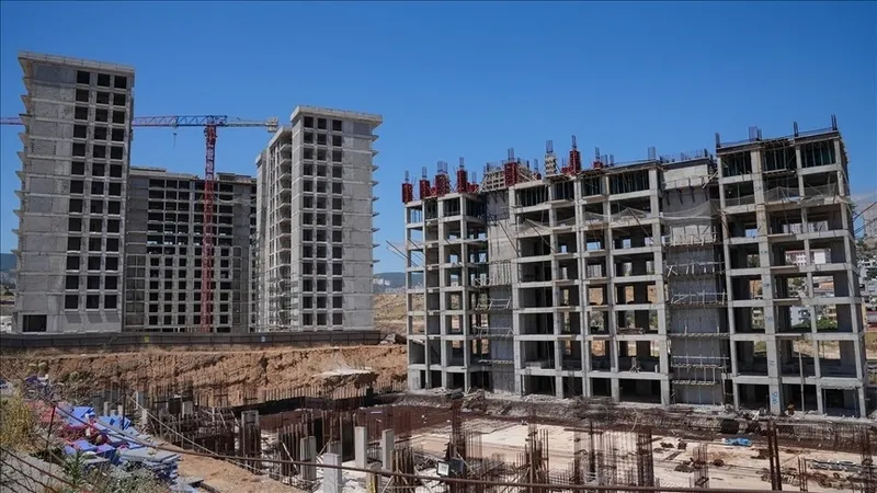 izmirdeki-sorusturma-baskente-uzandi-chp-ankara-il-baskani-umit-erkol-gozaltinda-1775722609870.jpeg İzmir'deki soruşturma başkente uzandı: CHP Ankara İl Başkanı Ümit Erkol gözaltında!-3