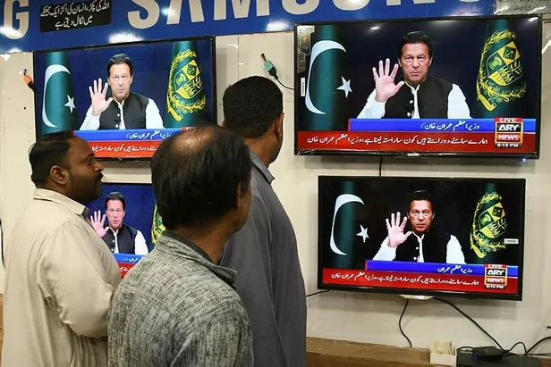 pakistan-basbakani-imran-handan-darbe-aciklamasi-hukumeti-dusurme-girisimini-arkasinda-abd-var-1648915313997.jpeg Pakistan Başbakanı İmran Han'dan 'darbe' açıklaması: "Hükümeti düşürme girişimini arkasında ABD var"-2