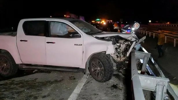 kirikkale-baliseyhde-3-arac-birbirine-girdi-1-olu-biri-cocuk-4-yarali-1670277591067.jpeg Kırıkkale Balışeyh'de 3 araç birbirine girdi! 1 ölü, biri çocuk 4 yaralı-4