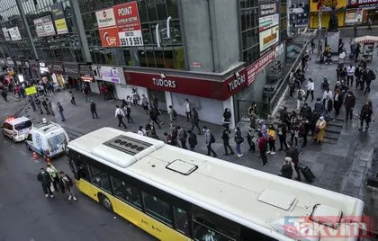 İstanbul’da yoğun trafik: Çalışanlar işine öğrenciler okuluna gidemiyor! Metroda tepki çeken görüntü
