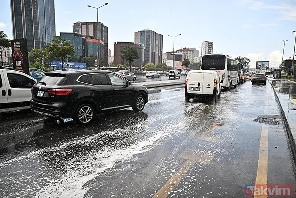 İstanbul'da kısa süreli yağış trafiği vurdu! Araçlar zor ilerledi duraklar doldu... - 9