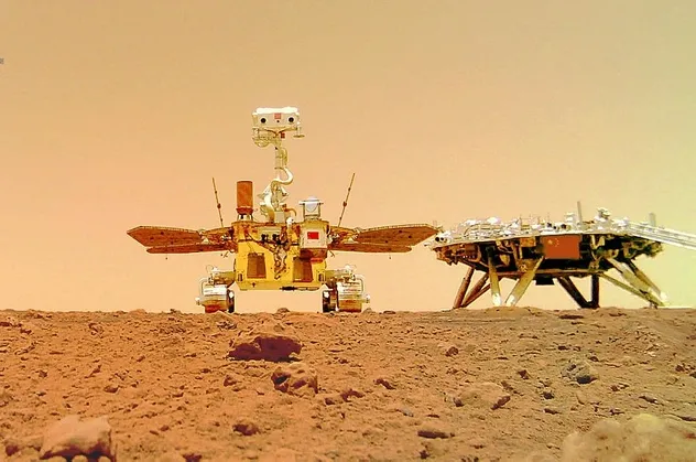 Çin tarafından Mars’a indirilen Curong, Kızıl Gezegen’den 4 fotoğraf gönderdi