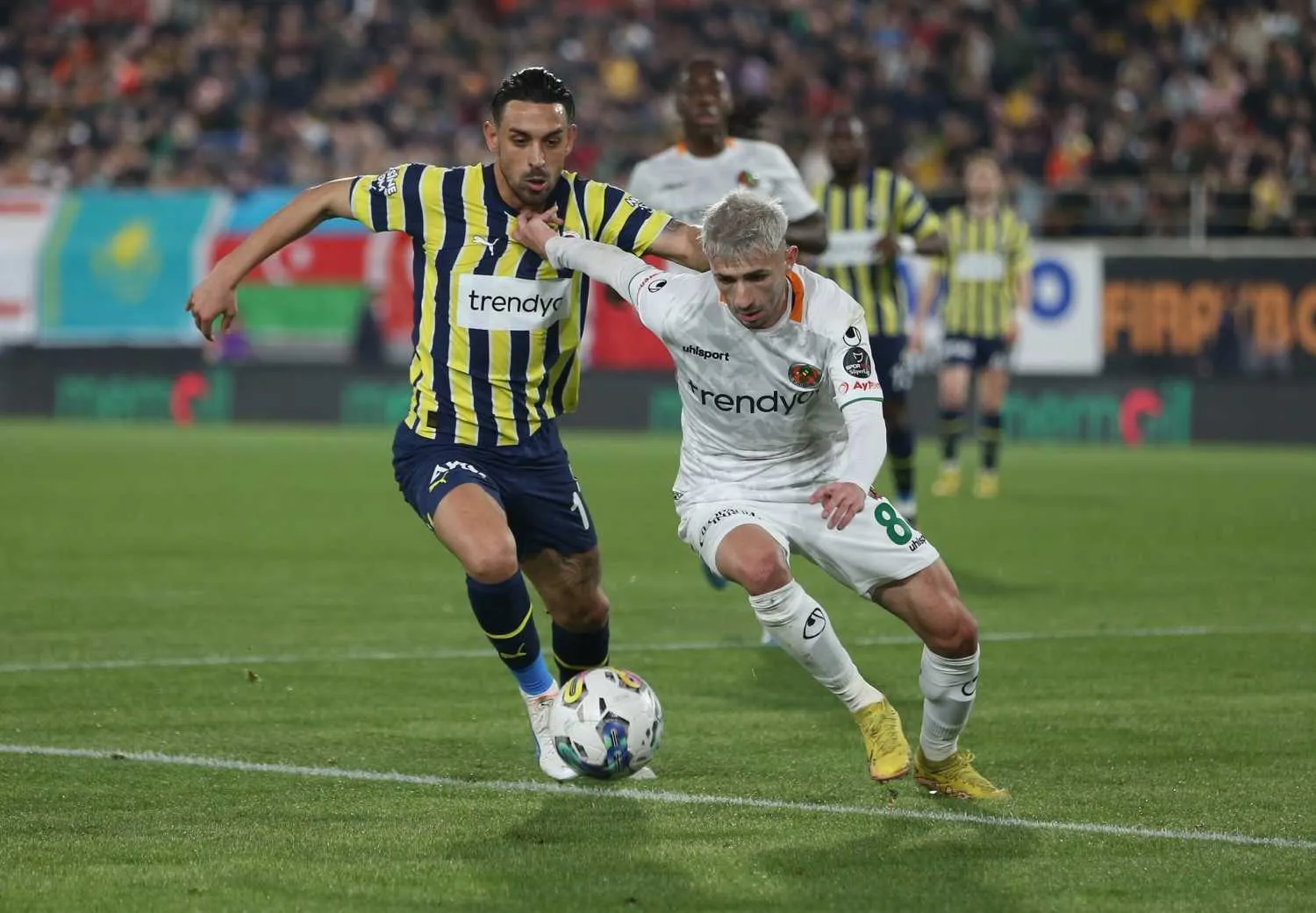 Galatasaray'a sürpriz sol bek! Derrick Köhn yerine gelecek - 10