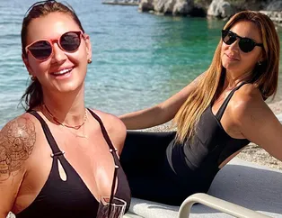 Tatil sezonunu açan Pınar Altuğ bacaklarını çekip paylaştı! Yağmur Atacan’ın biricik eşi yine sosyal medyaya damga vurdu