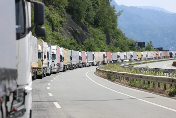 Sarp Sınır Kapısı'nda 21 kilometre TIR kuyruğu-3