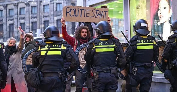 Fransa’dan siyonistlere destek! Hollanda’yı İsrailli holiganlar karıştırdı Paris’te Filistin bayrağı yasaklandı