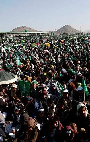 Yemen'in Sana kentinde yüz binler Mevlit Kandili'ni coşkuyla kutladı