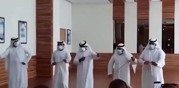 son-dakika-israilli-heyet-birlesik-arap-emirliklerinde-dansla-karsilandi-1622017806059.jpg SON DAKİKA: İsrailli heyet Birleşik Arap Emirlikleri'nde dansla karşılandı-5