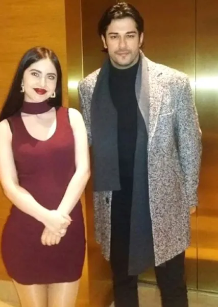 Burak Özçivit Sevgililer Günü'nünde 80 kadınla geçirdi! 2 milyon lira kazandı-4
