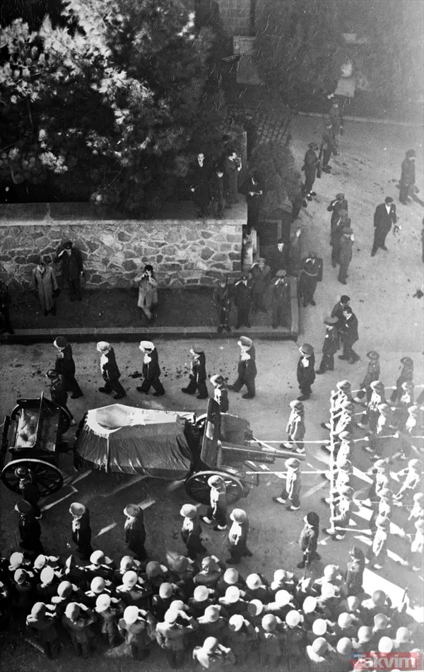 Arşivlerden çıkan fotoğraflarla 10 Kasım 1938 günü ve sonrasında yaşananlar! Büyük Önder Mustafa Kemal Atatürk'ün vefatı - 32