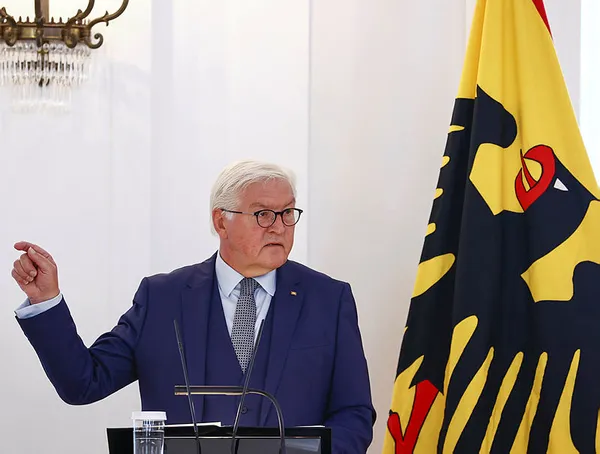 almanya-cumhurbaskani-steinmeier-turkleri-ovdu-bu-ulke-size-cok-sey-borclu-1631363977309.jpg