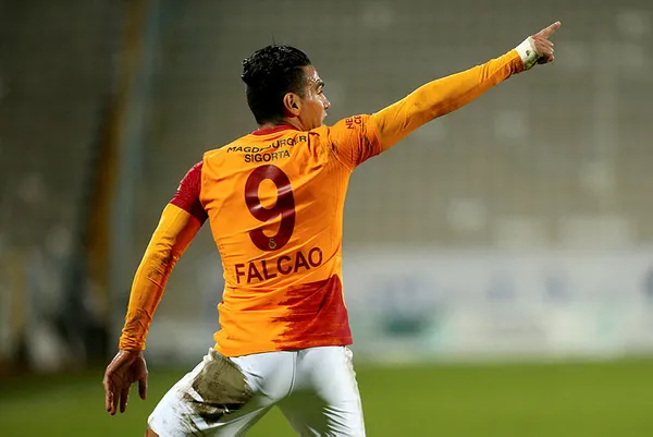 1608898194258.jpg Trabzonspor derbisi öncesi Galatasaray'da koronavirüs depremi! Kadrodan çıkarıldı-3