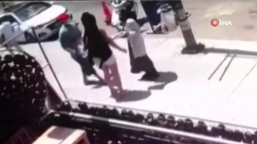 Küçükçekmece’de başörtülü kadına şişeli saldırı! “Birden küfür edip, saldırmaya başladı”-4