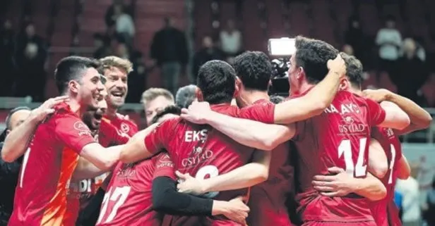 Aslan Fener’i yıktı finale çıktı