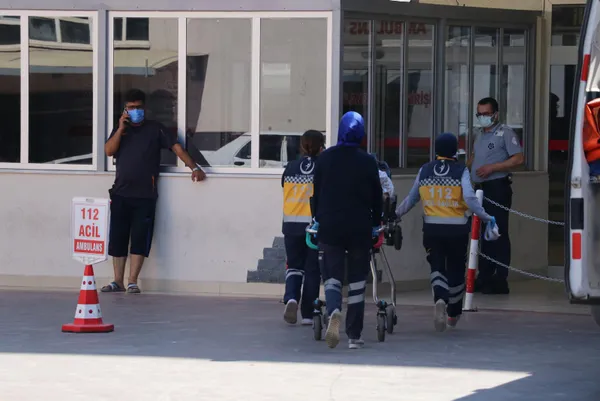 denizlide-kurbanini-keserken-kalp-krizi-geciren-bir-kisi-hayatini-kaybetti-1626771800034.jpg Denizli'de kurbanını keserken kalp krizi geçiren bir kişi hayatını kaybetti-2