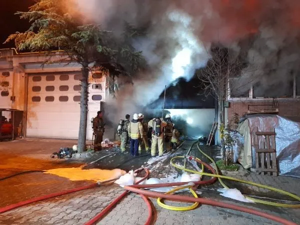 Başakşehir'de korkutan yangın! Dokuma atölyesi alev alev yandı-4