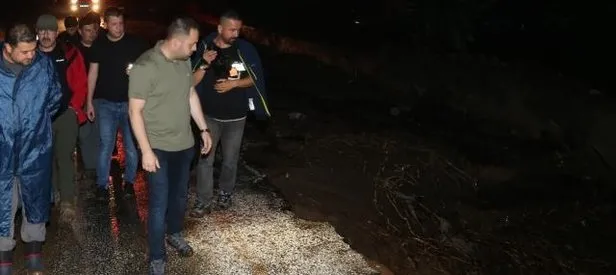 Çanakkale’de sağanak nedeniyle köy yolu göçtü