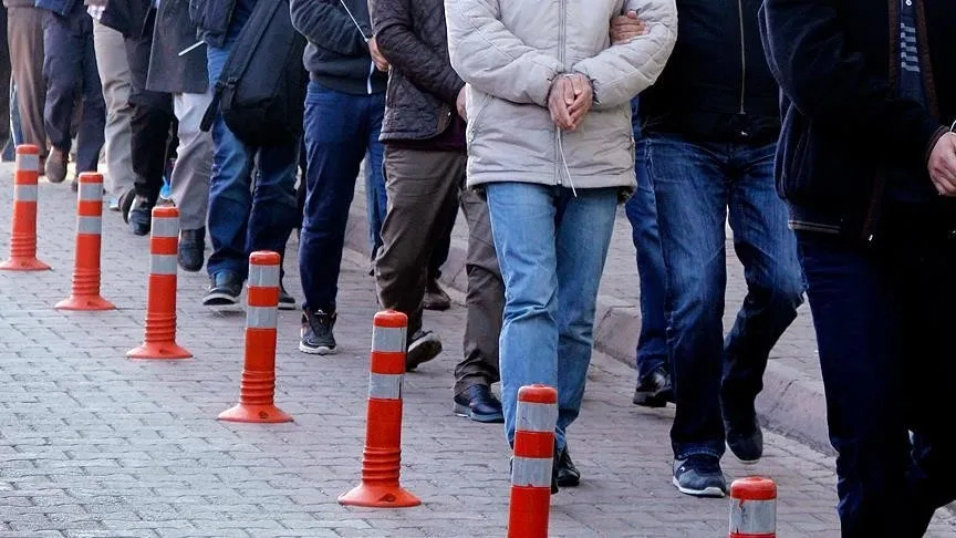 fenerbahceli-gumustekin-suikastinin-perde-arkasi-ortaya-cikti-daltonlar-detayi-dosyaya-girdi-intikam-icin-teti-1781079290659.jpeg Fenerbahçeli Gümüştekin suikastının perde arkası ortaya çıktı: Daltonlar detayı dosyaya girdi | İntikam için tetiğe bastılar-3