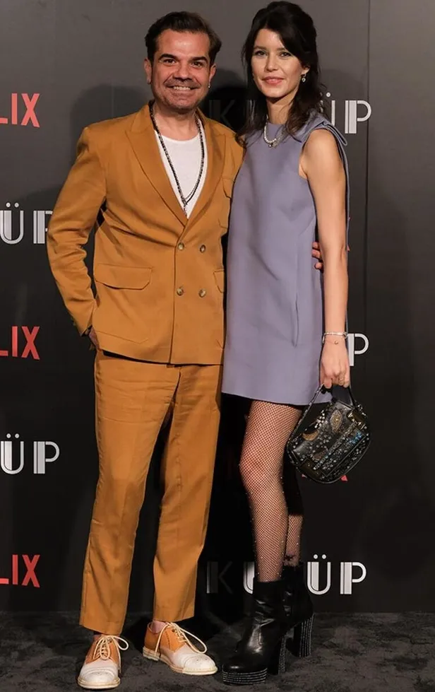 Beren Saat başını duvarlara vuruyor 'ütücü' dedi elinin tersiyle itti! Görünce dünyası başına yıkıldı eşi Kenan Doğulu'yla...-8