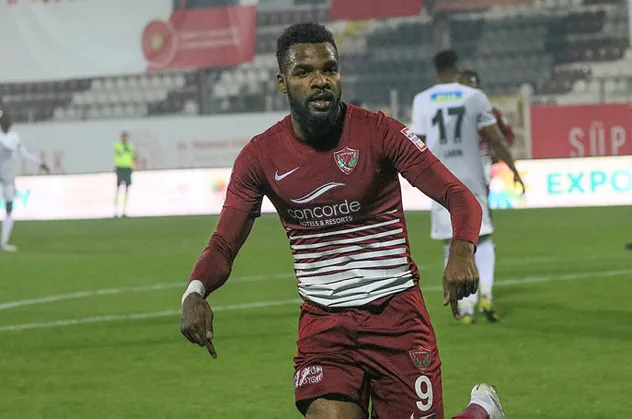 Aaron Boupendza'nın yeni takımı belli oldu! Adı Fenerbahçe ve Galatasaray'la anılıyordu