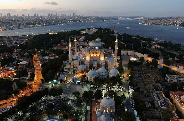 Dünyada Ayasofya yankıları devam ediyor! "Türkiye'nin gücünün göstergesi"