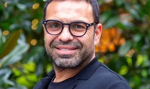 Ünlü sunucu Okan Karacan'a soğuk duş! Cinsel taciz iddiaları sonrası özel görüntü şoku yaşamıştı! Kaldırmaya çalışınca...-3