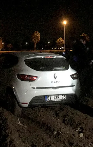 Adana'da hareketli gece! Kaçarken tarlaya girdiler